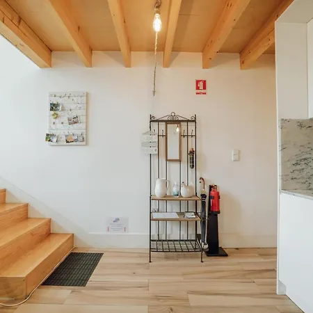 Historic & Sunny Mezzanine Bolhao By Vacationy * Porto