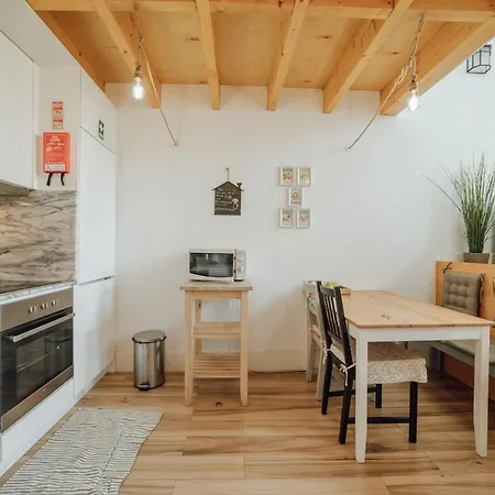 Apartment Historic & Sunny Mezzanine Bolhao By Vacationy